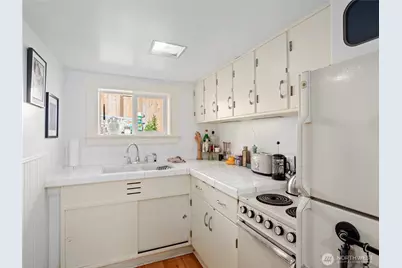 9701 Roosevelt Way NE, Seattle, WA 98115 - Photo 19