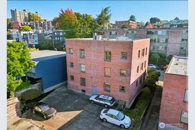 315 12th Avenue E, Seattle, WA 98102 - Photo 11