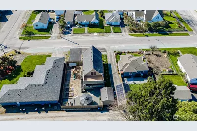 625 E Hazel Avenue, Burlington, WA 98233 - Photo 37