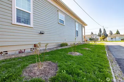 625 E Hazel Avenue, Burlington, WA 98233 - Photo 35