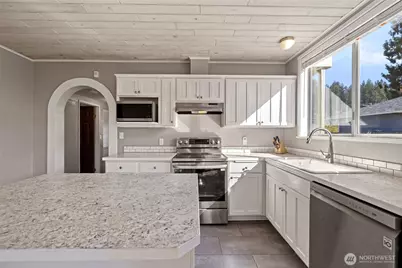 625 E Hazel Avenue, Burlington, WA 98233 - Photo 9