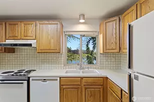 322 N 134th St, Seattle, WA 98133 - Photo 11