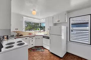 4331 NE 57th St, Seattle, WA 98105 - Photo 9