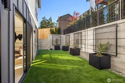 4411 1st Avenue NE, Seattle, WA 98105 - Photo 11