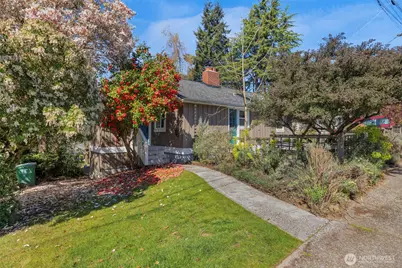 6825 43rd Avenue NE, Seattle, WA 98115 - Photo 3