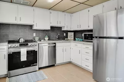 912 3rd Avenue W #501, Seattle, WA 98119 - Photo 11