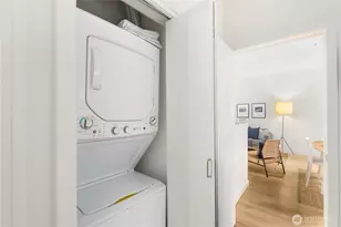 2415 2nd Ave, Seattle, WA 98121 - Photo 15