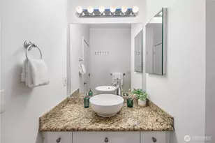 2415 2nd Ave, Seattle, WA 98121 - Photo 17