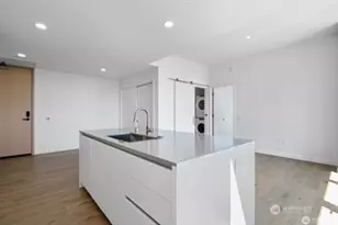 10232 NE 10th St, Bellevue, WA 98004 - Photo 13