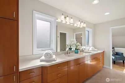 5720 59th Avenue NE, Seattle, WA 98105 - Photo 17