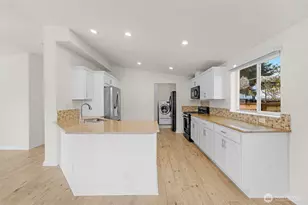 3539 SW 100th St, Seattle, WA 98146 - Photo 11