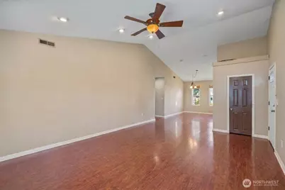 928 W Cherry Street, Centralia, WA 98531 - Photo 9