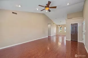 928 W Cherry St, Centralia, WA 98531 - Photo 9