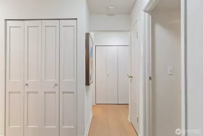 10419 NE 32nd Place #E204, Bellevue, WA 98004 - Photo 11