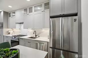 71 W Dravus St, Seattle, WA 98119 - Photo 7