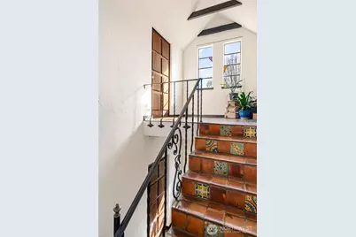 1106 NE 42nd #19, Seattle, WA 98105 - Photo 23