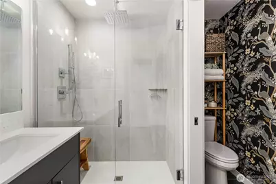 9624 Linden Avenue N, Seattle, WA 98103 - Photo 13