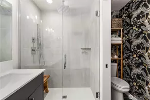 9624 Linden Ave N, Seattle, WA 98103 - Photo 13