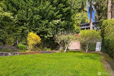 2047 Killarney Way, Bellevue, WA 98004 - Photo 3