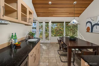 2047 Killarney Way, Bellevue, WA 98004 - Photo 21