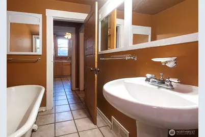 2214 N 60th Street, Seattle, WA 98103 - Photo 11