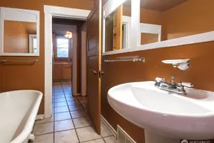 2214 N 60th St, Seattle, WA 98103 - Photo 11