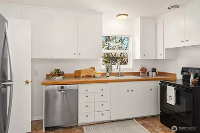 1403 W Dravus Street, Seattle, WA 98119 - Photo 17