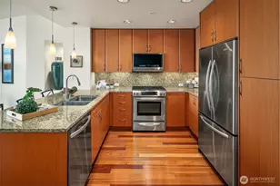 10610 NE 9th Pl, Bellevue, WA 98004 - Photo 5
