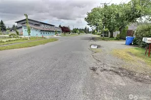 774 132nd St S, Tacoma, WA 98444 - Photo 3