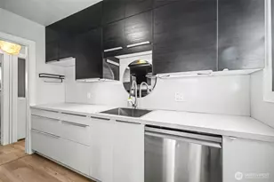 7318 20th Ave NE, Seattle, WA 98115 - Photo 9