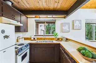 80 Vancouver Dr, Port Townsend, WA 98368 - Photo 9