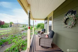 204 W Harris Ave, Oakville, WA 98568 - Photo 7