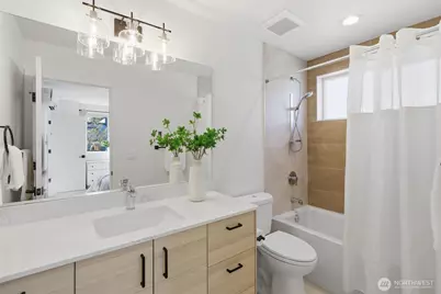 8332 26th Avenue NW, Seattle, WA 98117 - Photo 17