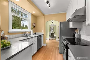 5041 SW Prince St, Seattle, WA 98116 - Photo 15