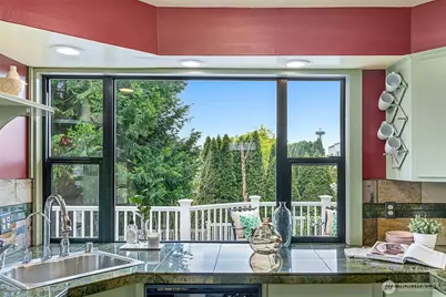 555 Galer Street, Seattle, WA 98109 - Photo 13