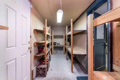 555 Galer Street, Seattle, WA 98109 - Photo 33