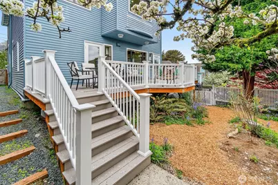 555 Galer Street, Seattle, WA 98109 - Photo 37