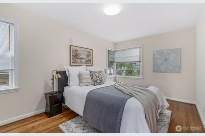 555 Galer Street, Seattle, WA 98109 - Photo 15