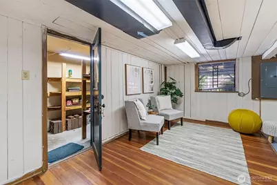 555 Galer Street, Seattle, WA 98109 - Photo 31