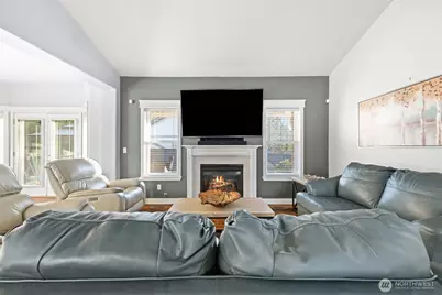 9069 Eagle Point Loop Road SE, Lakewood, WA 98498 - Photo 15