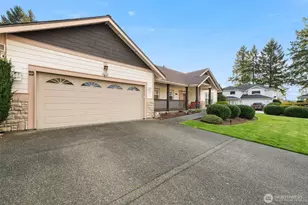 9069 Eagle Point Loop Road SE, Lakewood, WA 98498 - Photo 3
