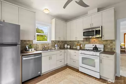 1322 NE 70th Street, Seattle, WA 98115 - Photo 11