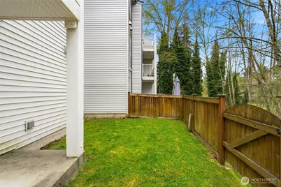 12720 NE 10th Place NE #D105, Bellevue, WA 98005 - Photo 23