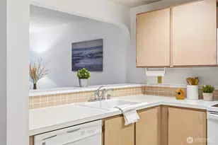 12720 NE 10th Pl NE, Bellevue, WA 98005 - Photo 7