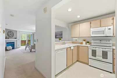 12720 NE 10th Place NE #D105, Bellevue, WA 98005 - Photo 5