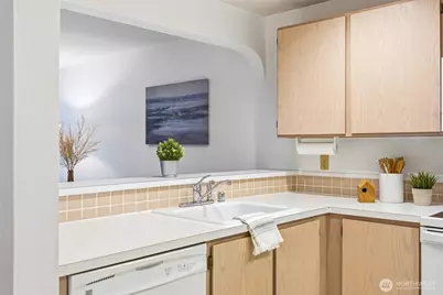 12720 NE 10th Place #D105, Bellevue, WA 98005 - Photo 3