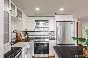 201 Galer St, Seattle, WA 98109 - Photo 15