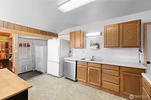 817 W 13th St, Port Angeles, WA 98363 - Photo 9