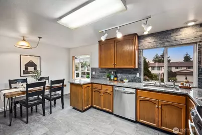 27525 12th Place S, Des Moines, WA 98198 - Photo 13