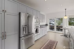 4306 Burke Ave N, Seattle, WA 98103 - Photo 11